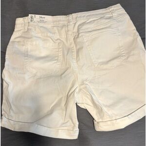 Brand new women’s white shorts